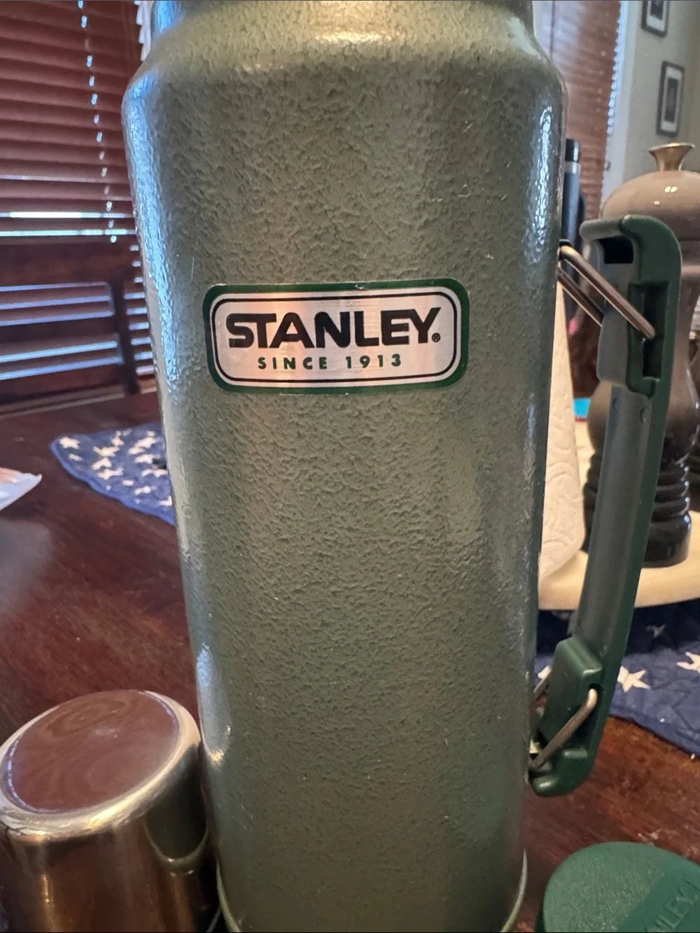 Stanley Heritage Classic  Green and Stainless Steel Classic Thermos 1.1QT/ 1L